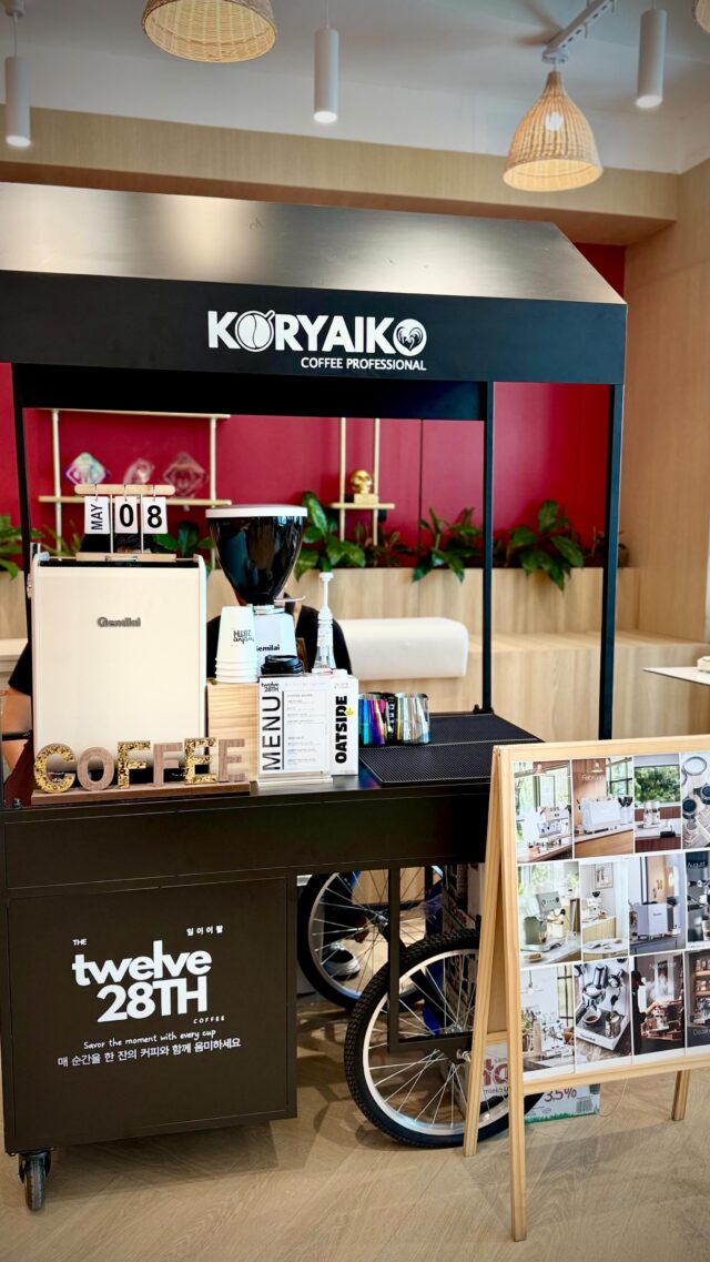 Served 150 cups with love today within 3hours!

Bring this setup to your own event - from the cutest yet powerful Gemilai G3148B espresso machine to the full barista cart, we’ve got you.

Powerful, portable, and ready to serve.
Message us!

#coffeecartph #gemilai #g3148b 
#baristasetup #eventcoffeeexperience #koryaikophilippines